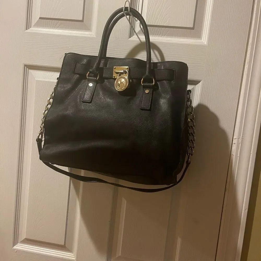 MICHAEL KORS Hamilton
Saffiano Leather Black Satchel/shoulder bag.